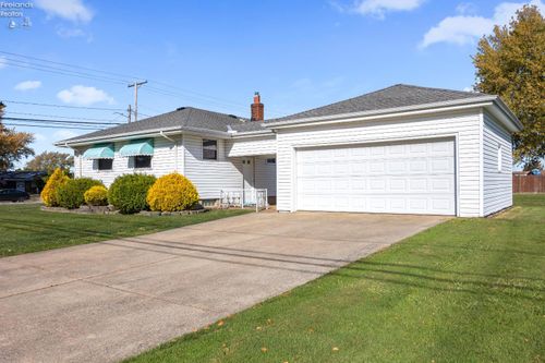 6361 Smith Rd, Brook Park, OH, 44142-3712 | Card Image