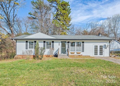 129 Willowbrook Rd, Hendersonville, NC, 28792-3053 | Card Image