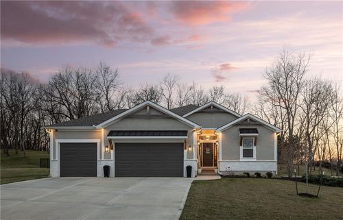 517 Southshore Dr, Lake Winnebago, MO, 64034-7815 | Card Image
