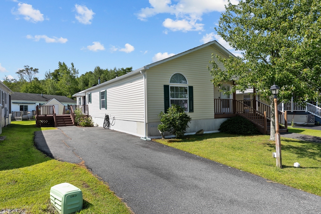 Blackbird St, Tiverton, RI 02878