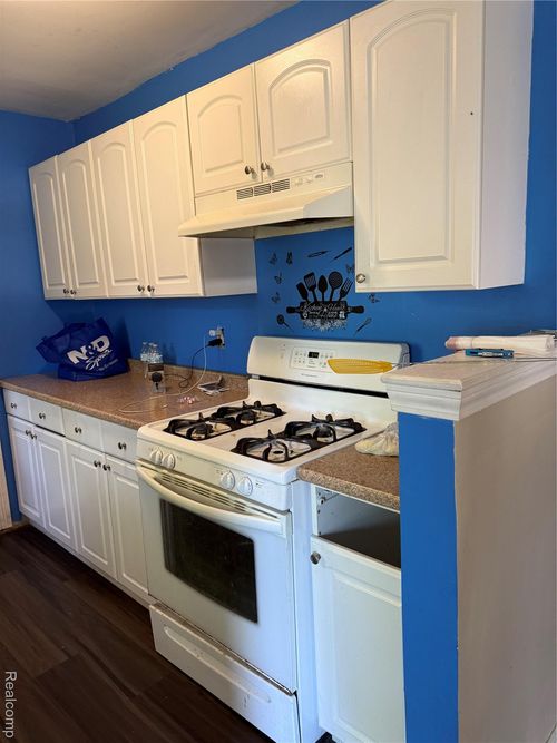 820 W Atherton Road, Flint, MI, 48507 | Card Image