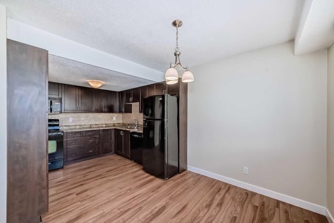 1003 - 2200 Woodview Drive Sw, Home with 2 bedrooms, 1 bathrooms and 1 parking in Calgary AB | Image 9