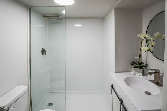 Master Bathroom | Image 32