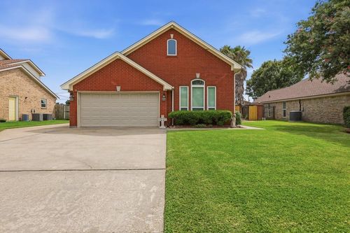 2401 Postoak Ln, Groves, TX, 77619-4931 | Card Image
