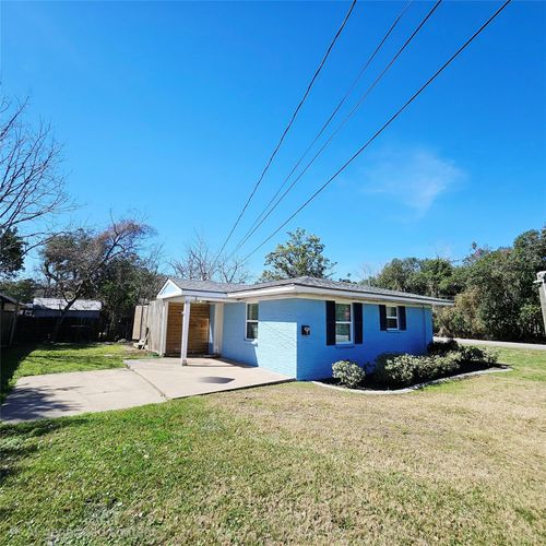 305 Miles Rd, Bacliff, TX, 77518-1106 | Card Image