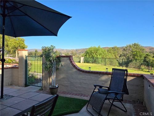 b-236 Country Club Dr, Simi Valley, CA, 93065-7600 | Card Image