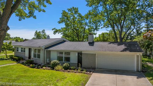 4550 Justine St, Shelby Twp, MI, 48317-2933 | Card Image