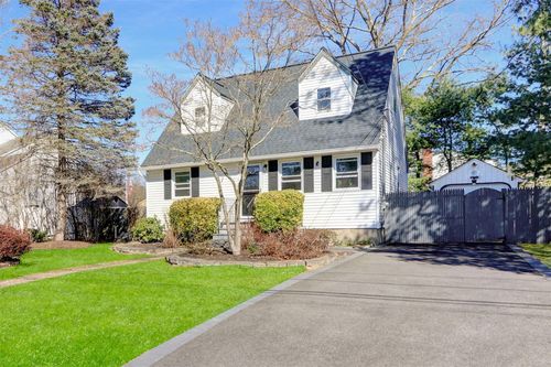 59 Burney Blvd, Mastic, NY, 11950-1320 | Card Image