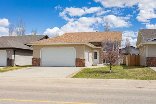 210 Lindsay Ave, Red Deer, AB, T4R3P3 | Card Image