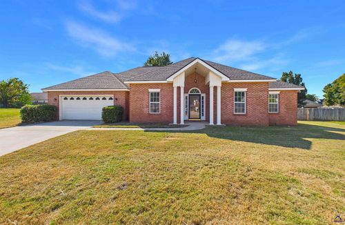 305 Thornwood Dr, Bonaire, GA, 31005-3054 | Card Image