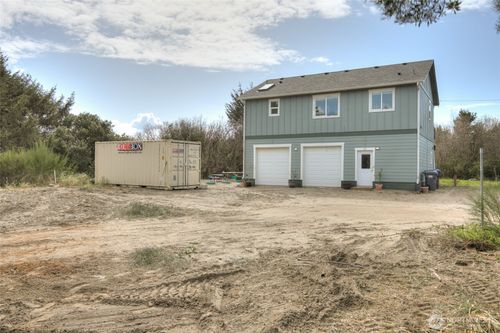 33 4th Ave, Ocean Shores, WA, 98569-9519 | Card Image