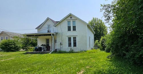 527 E Wall St, Morrison, IL, 61270-2766 | Card Image