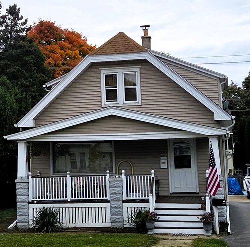 2043 S 81st St, WEST ALLIS, WI, 53219-1013 | Card Image