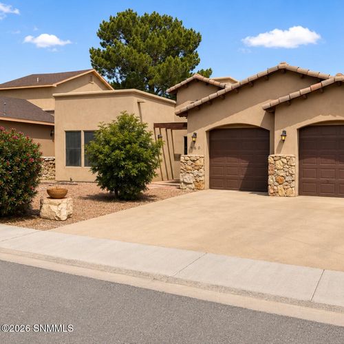 960 Flora Vista Dr, Las Cruces, NM, 88007-1957 | Card Image