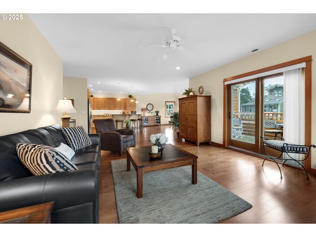 APT-201 - 123 S Hemlock St, Condo with 3 bedrooms, 2 bathrooms and null parking in Cannon Beach OR | Image 15