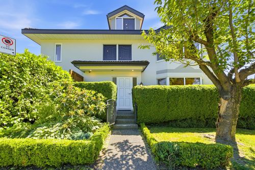 305 E 17th Street, North Vancouver, BC, V7L2W1 | Card Image