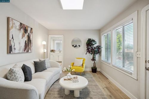 7700 Garfield Ave, Oakland, CA, 94605-3216 | Card Image