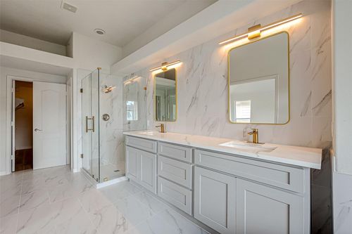2150 Stacy Knl, Houston, TX, 77008-3492 | Card Image