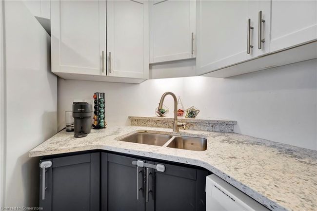 61 Valridge Dr, Townhouse with 3 bedrooms, 3 bathrooms and 3 parking in Ancaster ON | Image 11