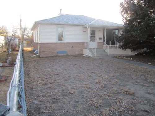 1909 E D St, Torrington, WY, 82240-2932 | Card Image