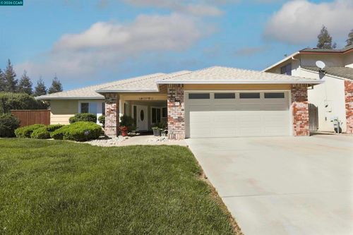 563 Sandpiper Circle, Lodi, CA, 95240 | Card Image