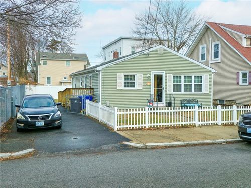 80 Oakland Avenue, Pawtucket, RI, 02861 | Card Image