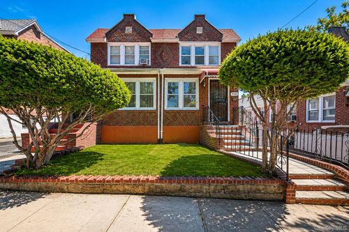 8835 Vanderveer St, Queens Village, NY, 11427-2409 | Card Image