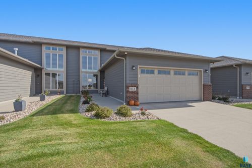 614 S Mary Gene Ave, Sioux Falls, SD, 57106-7074 | Card Image
