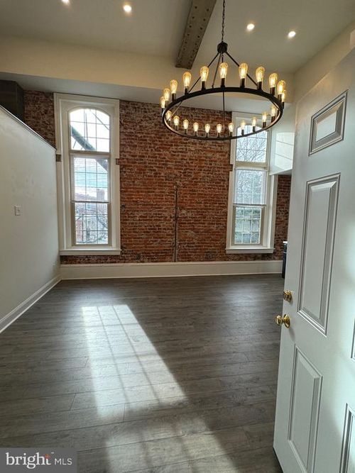 apt-6-13 N 4th Ave, ROYERSFORD, PA, 19468-1943 | Card Image