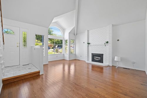 4522 Watling St, Burnaby, BC, V5J1V5 | Card Image