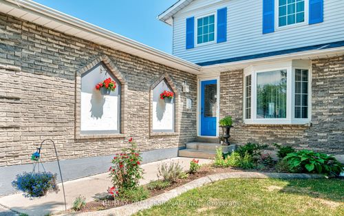 2416 Malcolm Cres, Burlington, ON, L7P3Y4 | Card Image