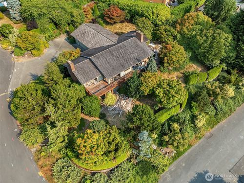 8811 Ne 15th Pl, Clyde Hill, WA, 98004-3304 | Card Image