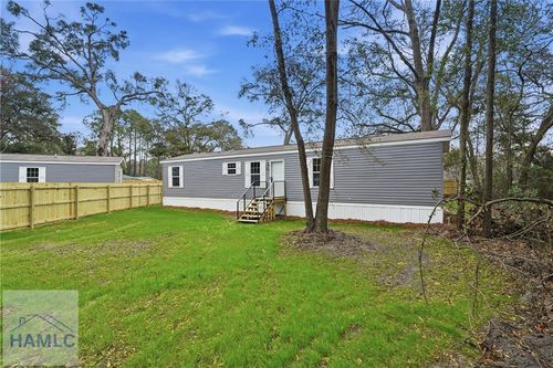 94 Thrasher Ln W, Jesup, GA, 31545-5722 | Card Image
