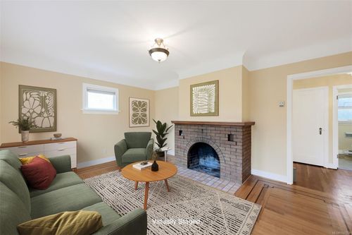 3312 Kingsley St, Saanich, BC, V8P4J9 | Card Image