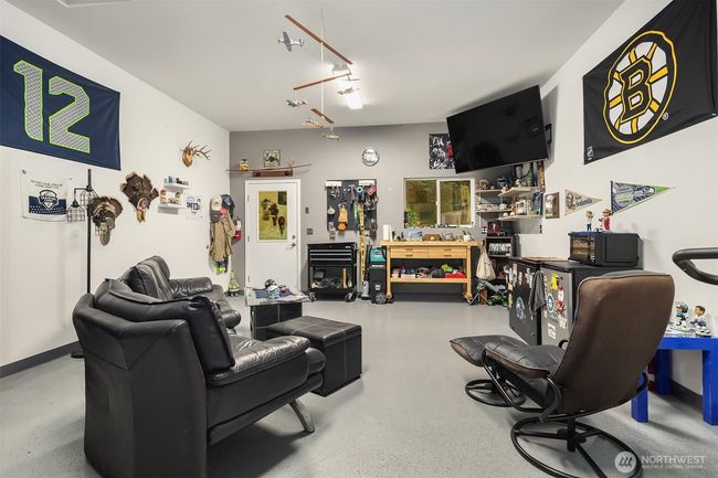 HUGE man cave/shop garage! | Image 24