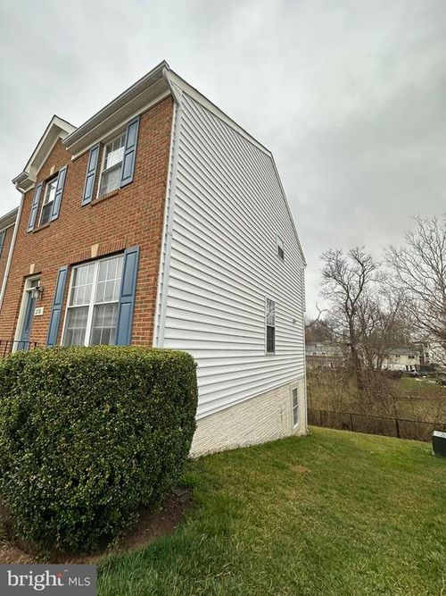 218 Kirby St, MANASSAS PARK, VA, 20111-3400 | Card Image