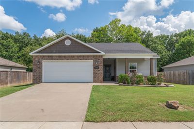 Curb appeal and Backyard privacy! | Image 1