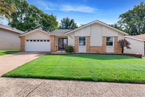 2424 Country Wood Dr, Maryland Heights, MO, 63043-1413 | Card Image