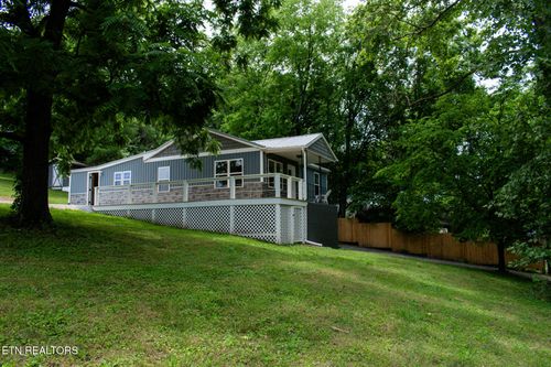 305 Augusta Ave, Maryville, TN, 37804-3050 | Card Image