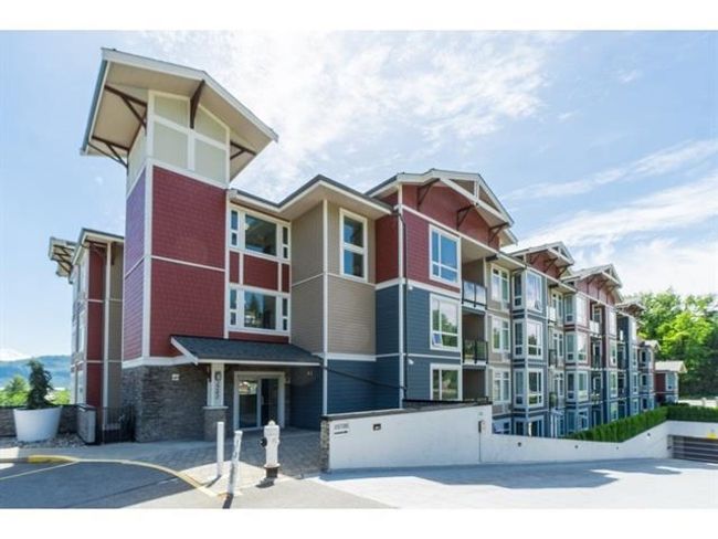 205 - 2242 Whatcom Road, Condo with 2 bedrooms, 2 bathrooms and 2 parking in Abbotsford BC | Image 1