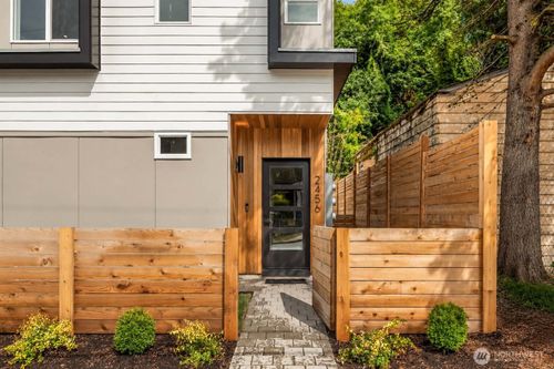 2456 55th Ave Sw, Seattle, WA, 98116-2259 | Card Image