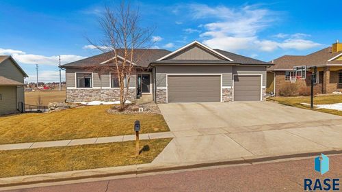 1604 E Liberty Cir Circle, Brandon, SD, 57005 | Card Image