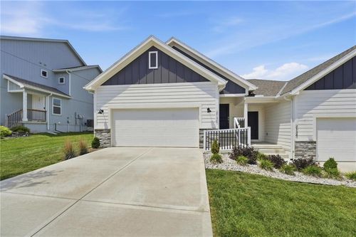 2136 Sw Osage Dr, Lee's Summit, MO, 64082-2201 | Card Image