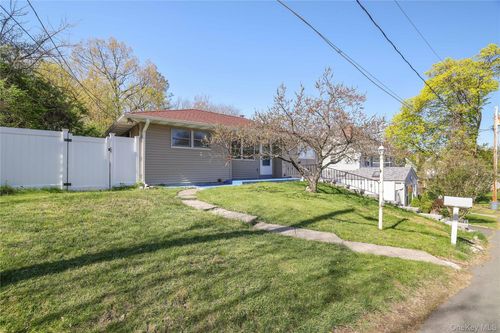 3 Chappell Pkwy, Middletown, NY, 10940-4701 | Card Image