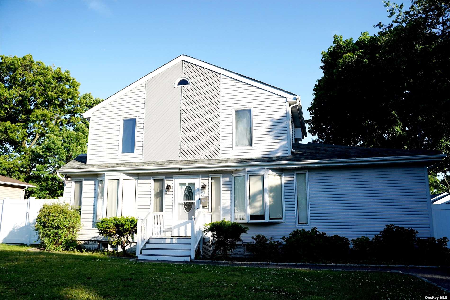 8th St, Patchogue, NY 11772