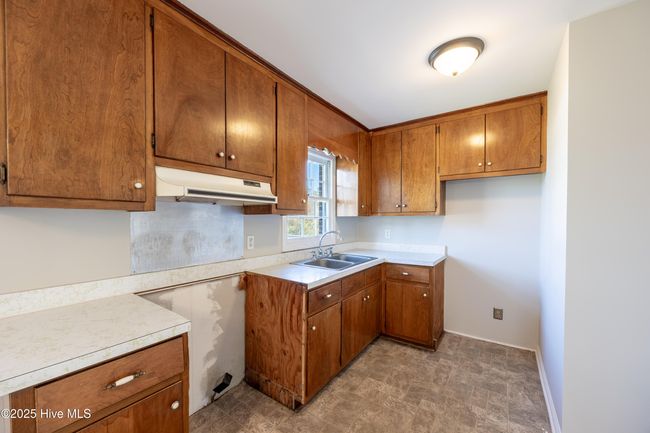 407 Pineview St, House other with 3 bedrooms, 1 bathrooms and null parking in Lucama NC | Image 4