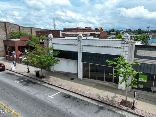 718 State St, Bristol, TN, 37620-2247 | Card Image