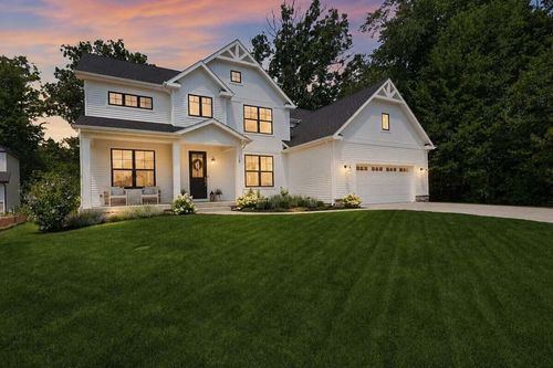 18 Blue Grass Way, Chesterton, IN, 46304-1697 | Card Image