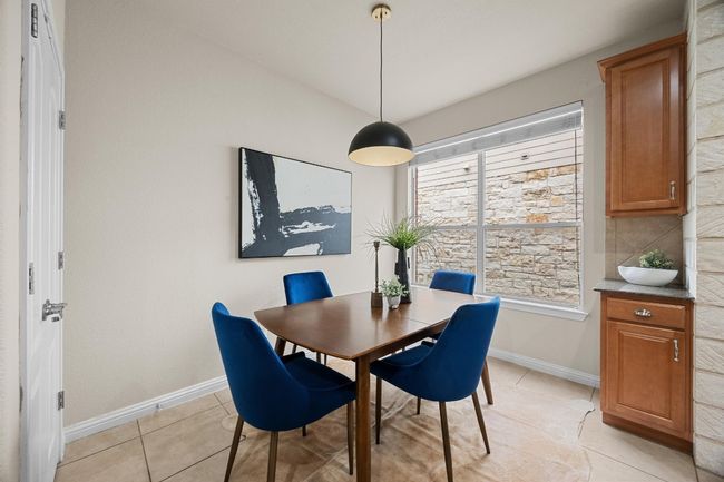 Spacious breakfast area in kitchen | Image 13