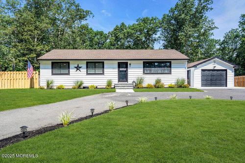 215 Avenue Rd, Southampton, NJ, 08088-9788 | Card Image